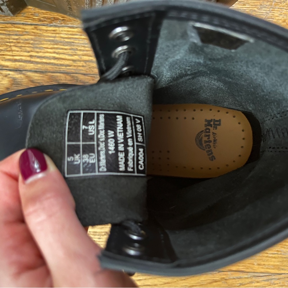 Original 100% Leather Dr. Martens Black Sleek Lace-Up Boots, Yellow Stitching - Picture 8 of 9